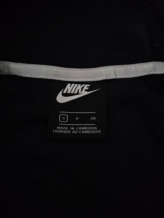 Bluza nike tech fleece rozmiar S Czarna bluza nike Swoosh