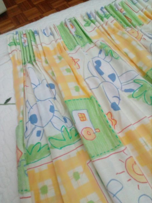 Dois cortinados em muito bom estado