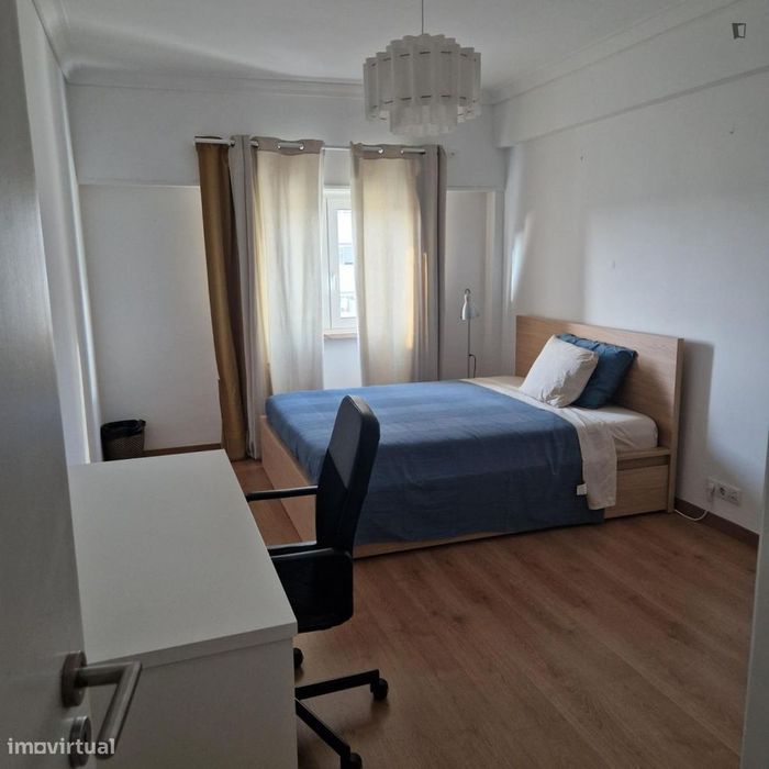 Quarto - localizado em Parque das Nações Lisbon