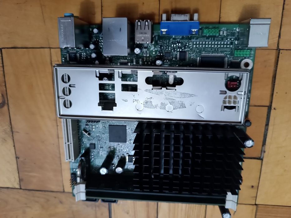 МB + CPU + RAM - Intel D410PT + Intel Atom D410 + 2Gb DDR2: 325 грн ...