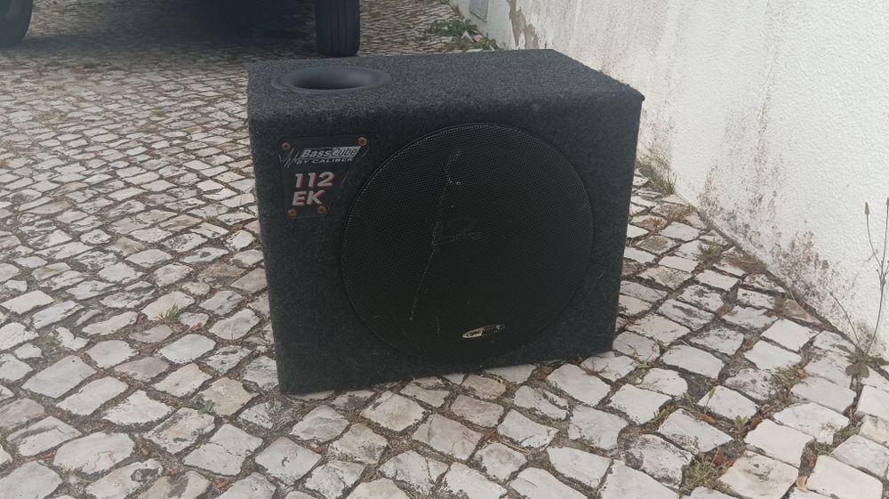 Vendo subwoofer em bom estado.