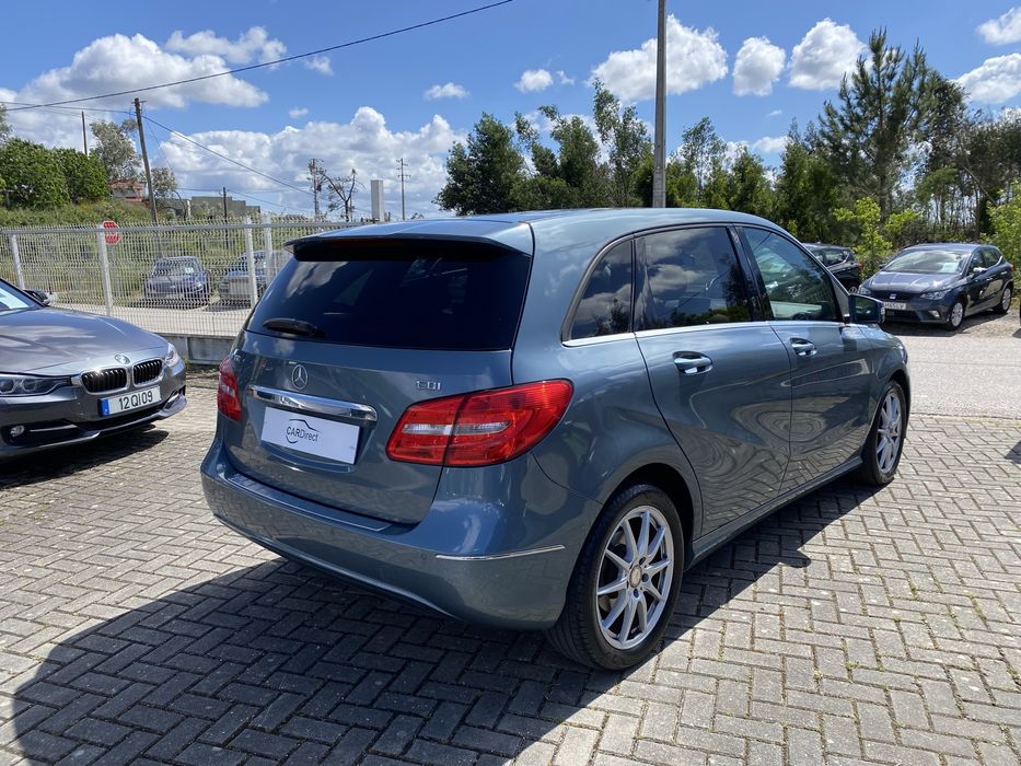 Mercedes-Benz B180d - 112 mil kms
