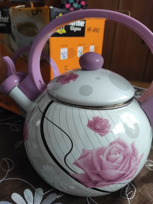 Śliczny sagan emaliowany 2,2l