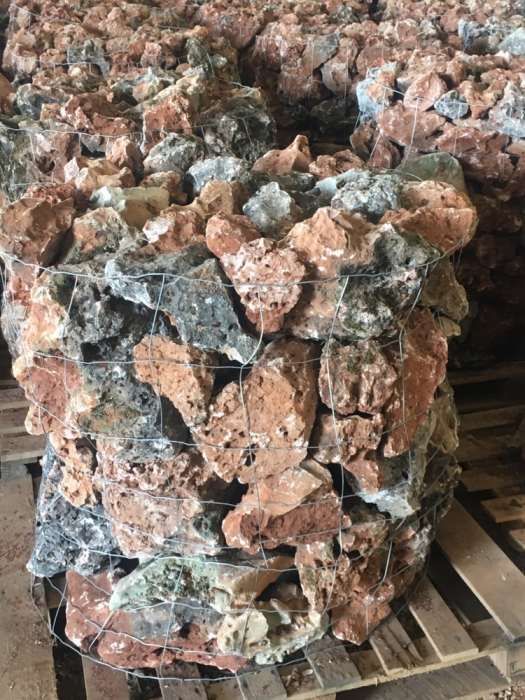 Pedra decorativa furada