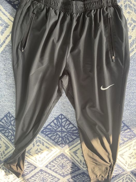 Нейлонові штани Nike