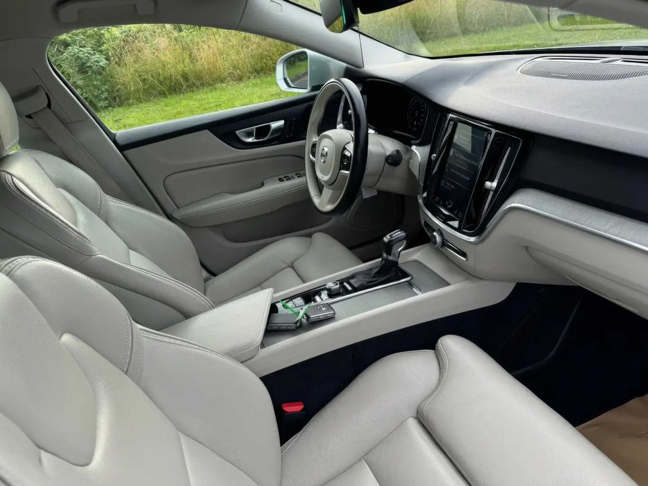 Volvo V60 Cross Country T5      2020