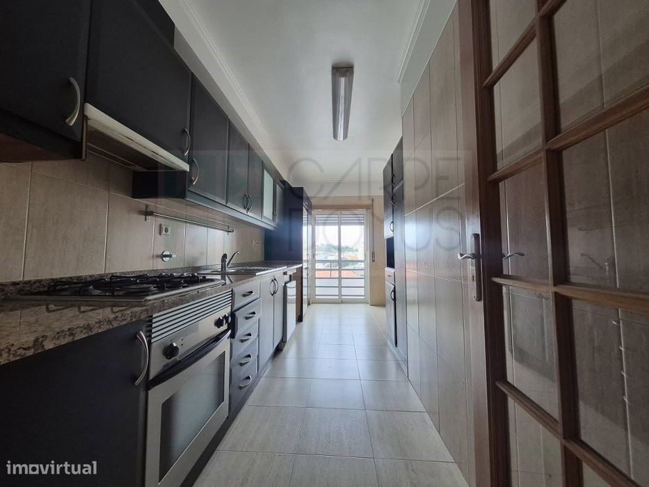 Apartamento T2 localizado no Feijó, Almada. — Laranjeiro E Feijó, Setúbal