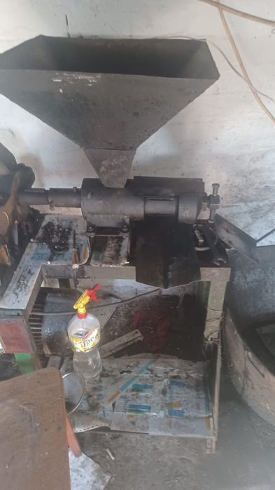 Продам олійницю( маслопрес холодного віджиму)