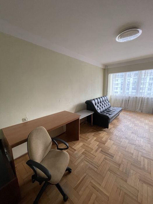 Здається 3-кімнатна квартира,метро Лісова