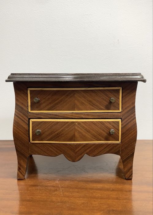 Guarda-jóias / cómoda.