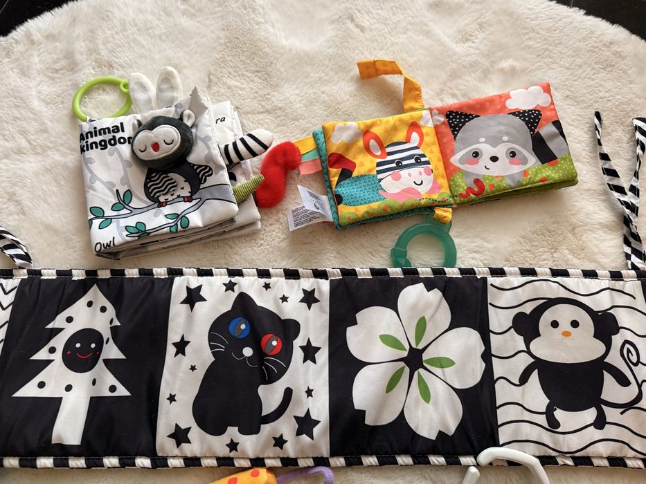 Іграшки ,розвивалки ,книги мягкі,брязкальце