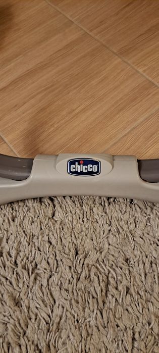 Продам крісло для годування ( chicco)