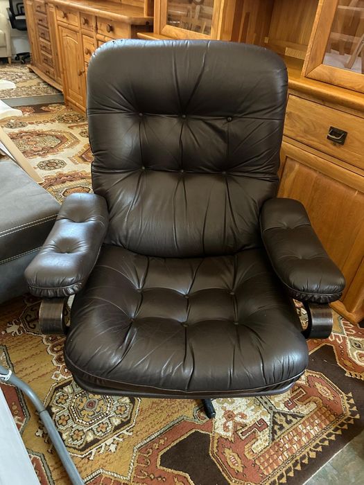 Skórzany  obrotowy fotel vintage