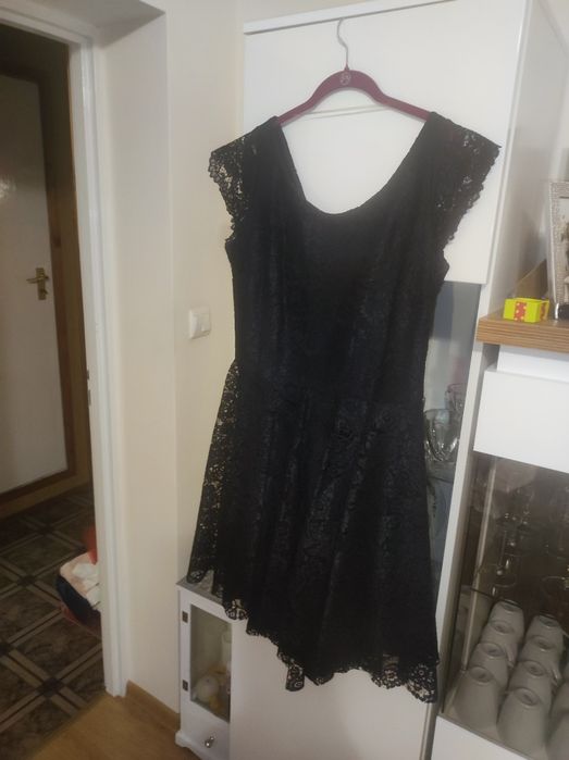 Elegancka sukienka z koronki
