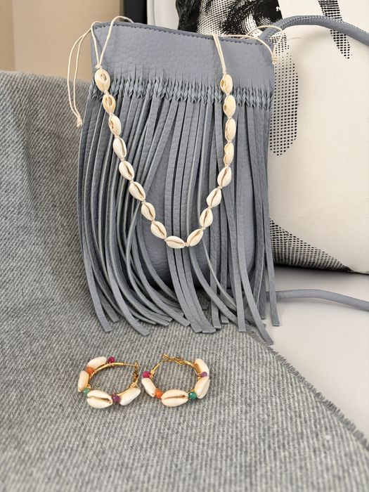 Colar e/ou argolas com búzios