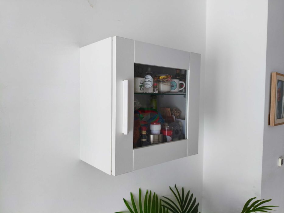 Armário Suspenso de Parede IKEA BESTÅ com Porta em Vidro – Branco