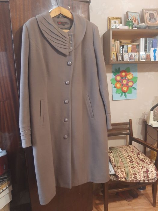 Продам элегантное  пальто из натуральной шерстий