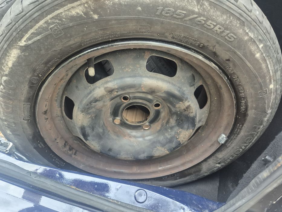 Pneus 185/65r15 em bom estado com jantes 4x108