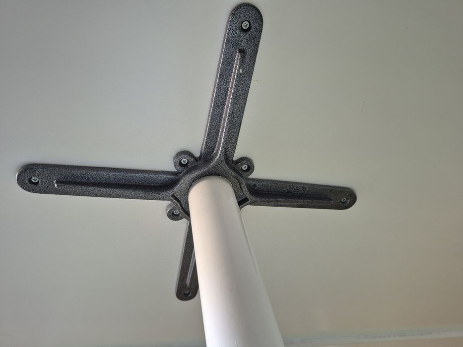 Mesa lacada alto brilho com base tulipa