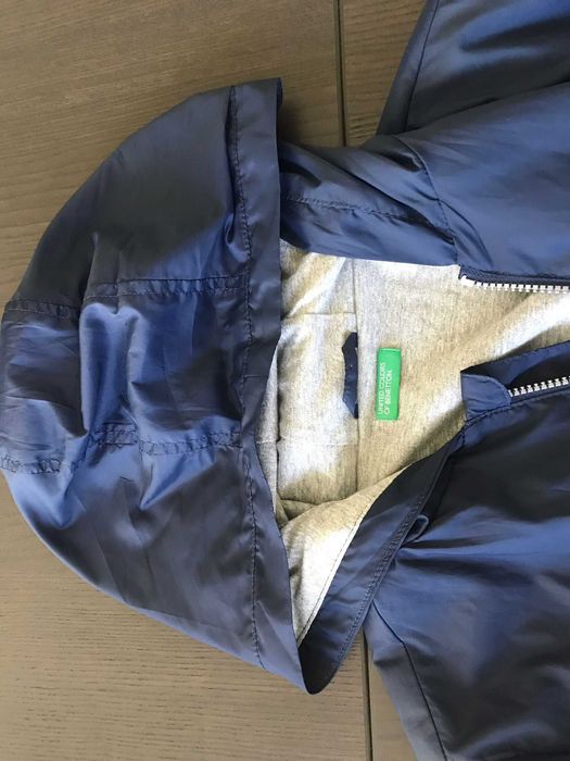 Corta-vento azul com capuz para rapaz, Benetton