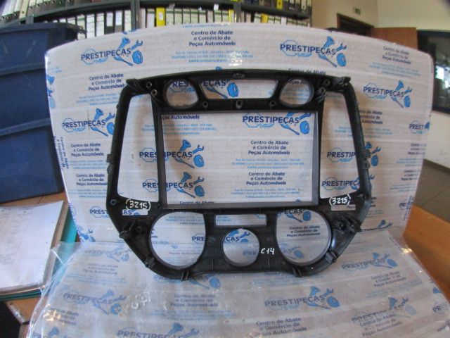 Moldura da consola central / rádio / aro HYUNDAI i20 (PB, PBT)