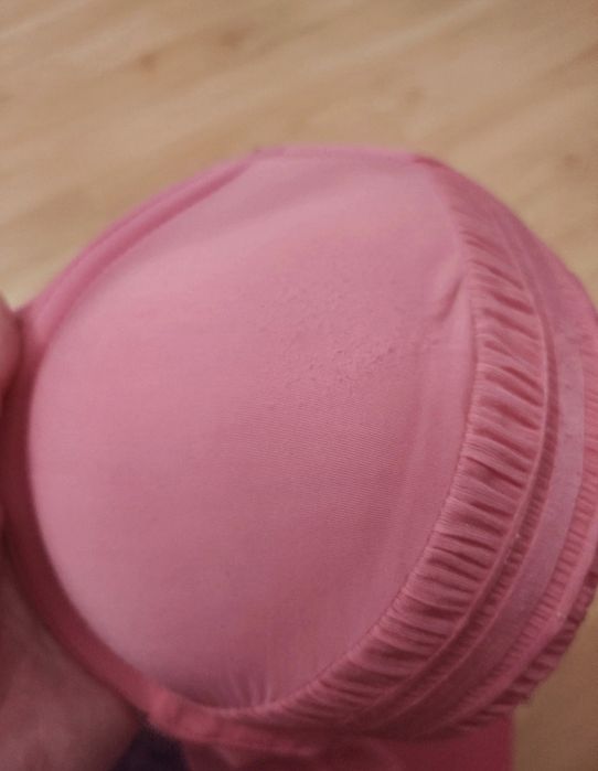 Piękny różowy stanik biustonosz 36D 80D z ozdobną falbanką