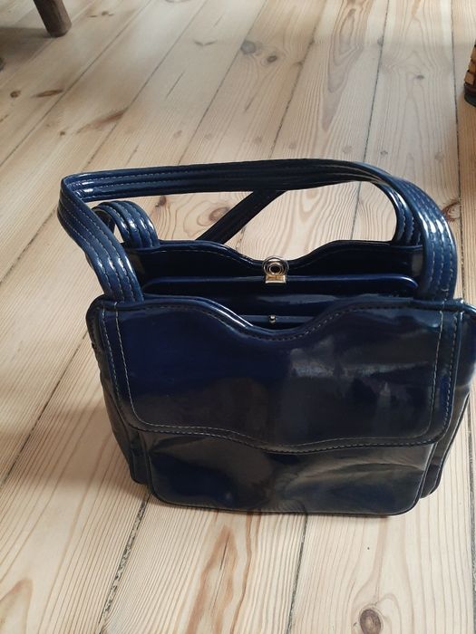 Vintage lakierowana granatowa torebka