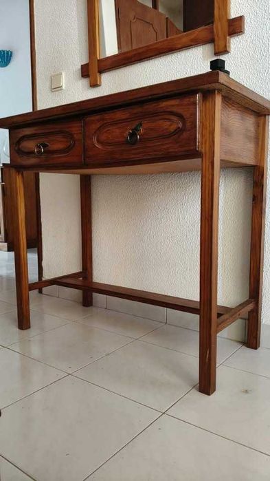 2 Moveis e 1 mesa de sala