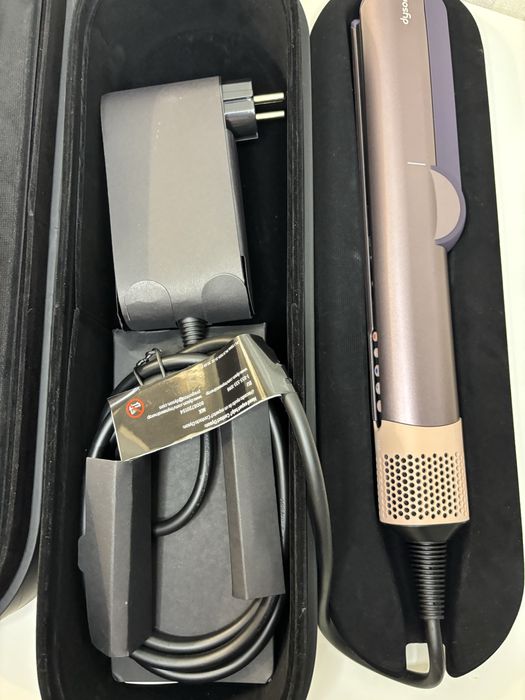 Dyson Airstrait акція  випрямляч є в наявності