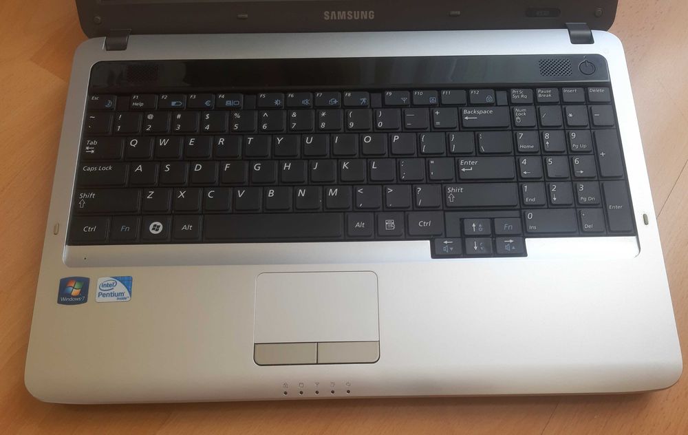Samsung R530 - bez zasilacza, dysku, baterii - stan bardzo dobry