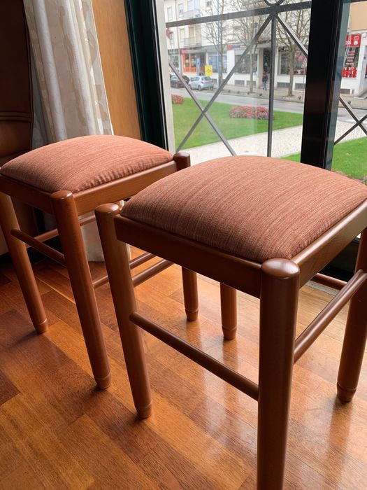 2 Bancos Madeira e Tecido