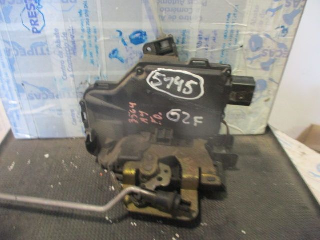 Fecho 4B1837016E AUDI A4 B6 2003 2.5TDI 4X4 180CV 4P PRETO FDRT 7 PINOS