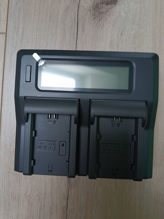 Ładowarka Dual LCD Battery Charger Model  : DC-LCD-A