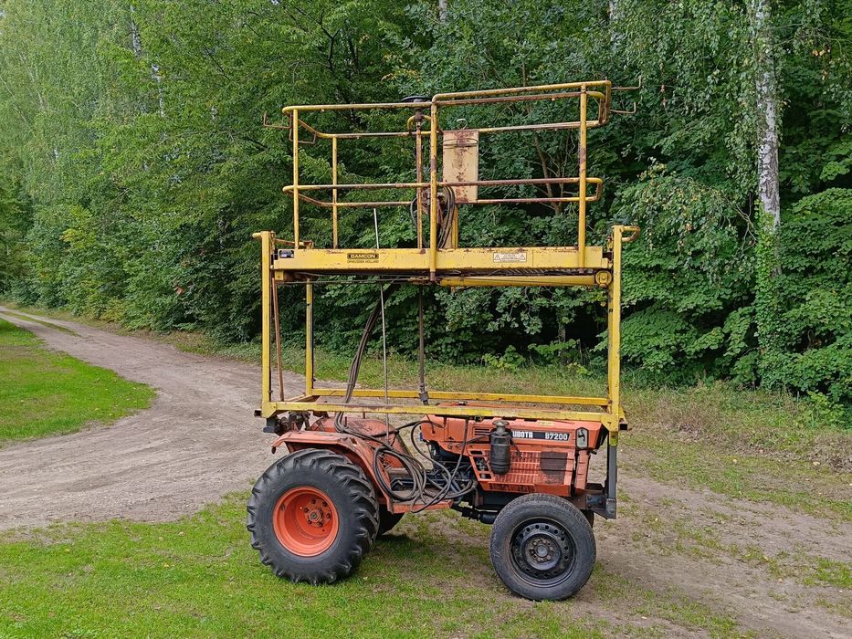 Kubota B7200  Kubota 4x4 Platforma Sadownicza do ogrodu sadu  podnośnik  w bdb stani