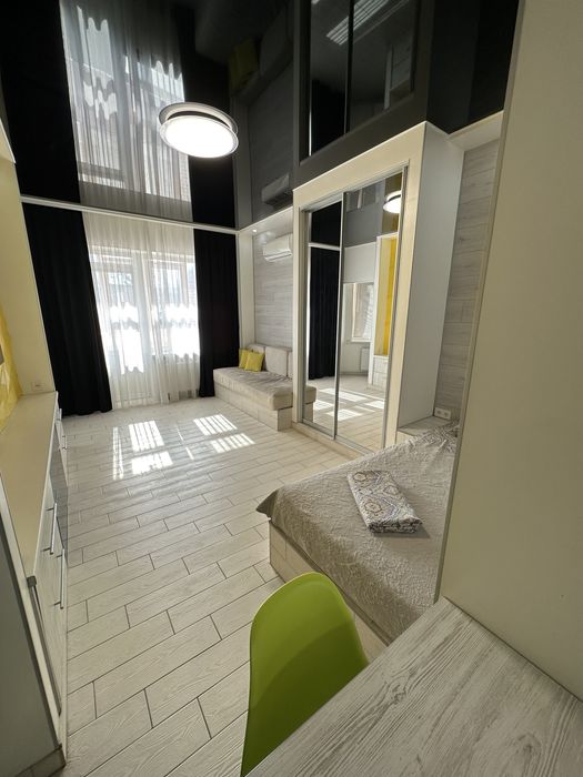 Yellow Wall apartment . Центр Новострой, с бомбоубежищем
