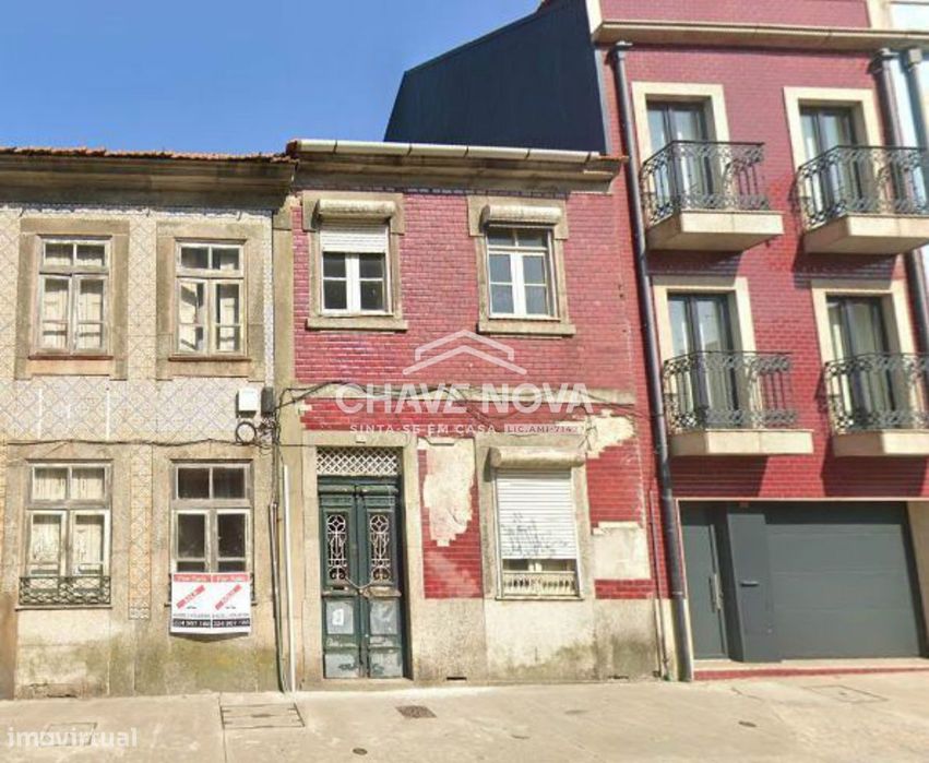 Moradia em Banda T3 c/ Terraço Renovada, em Cedofeita