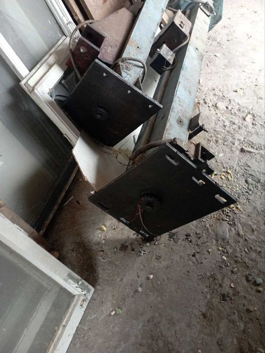 ПІДЙОМНИК АВТОМОБІЛЬНИЙ Електро-Механічний Двохстійковий. Гарний стан!