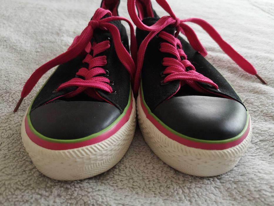 Czarne kolorowe buty sportowe trampki 39