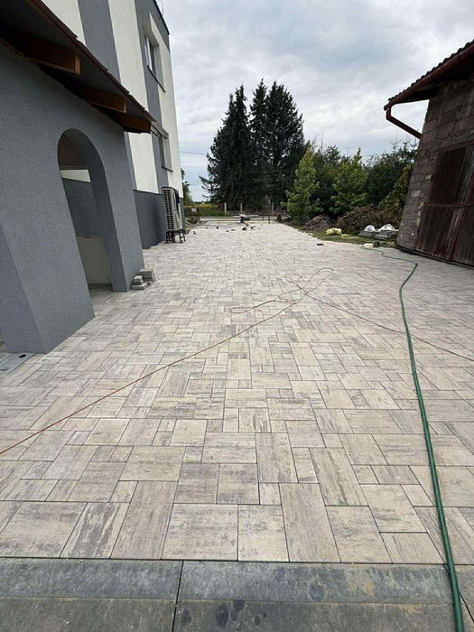 Układanie kostki brukowej