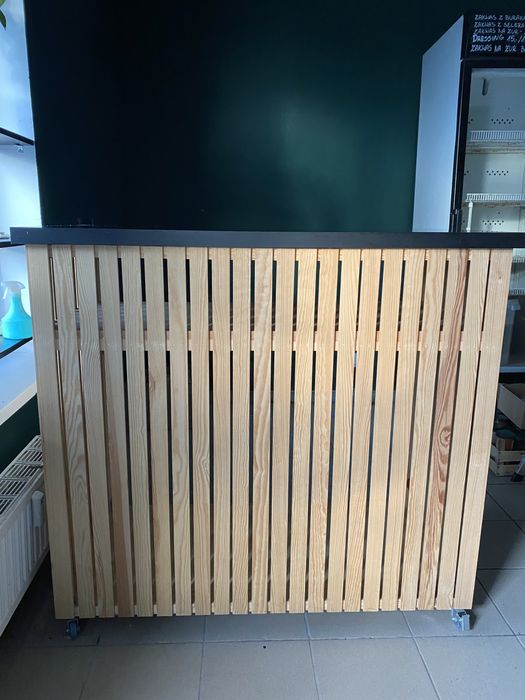 Lada sklepowa na kółkach