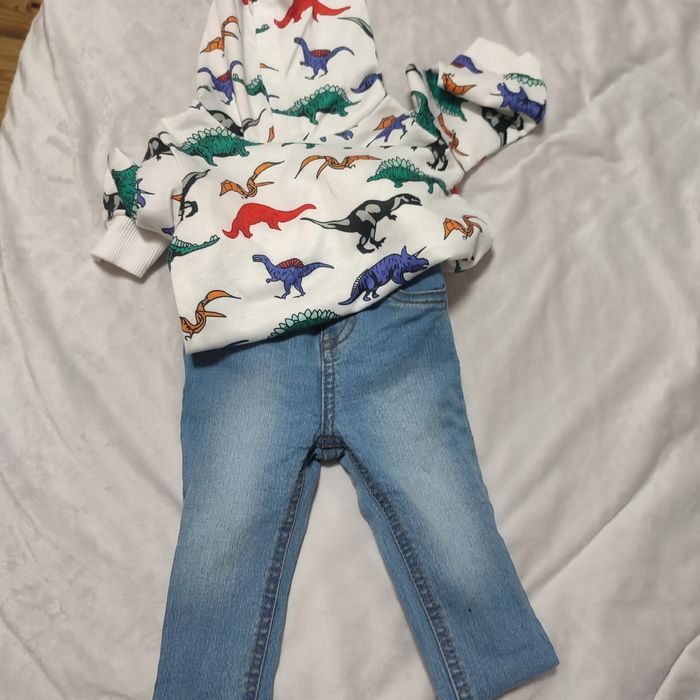 Roupa de menino muito gira desde um euro