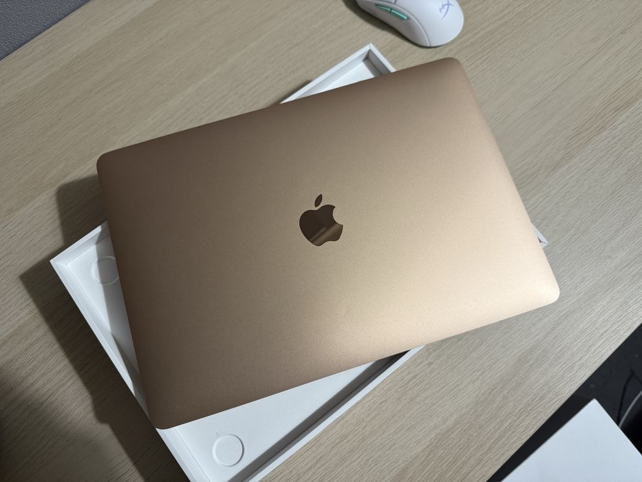 Macbook Air M1 8/256 uszkodzony ekran