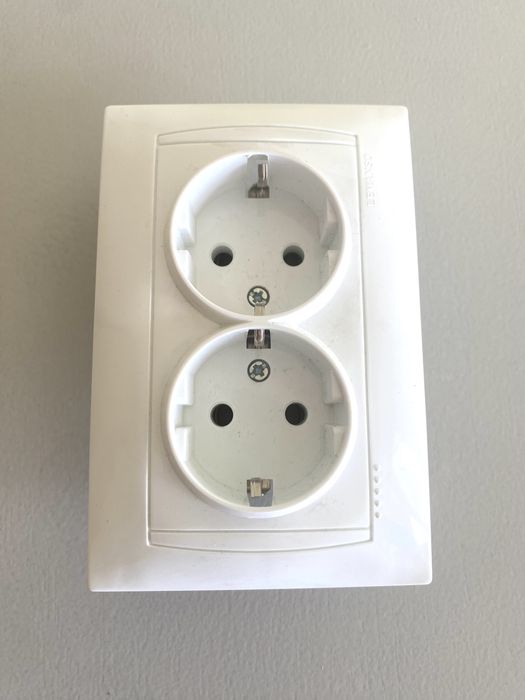 Розетка подвійна