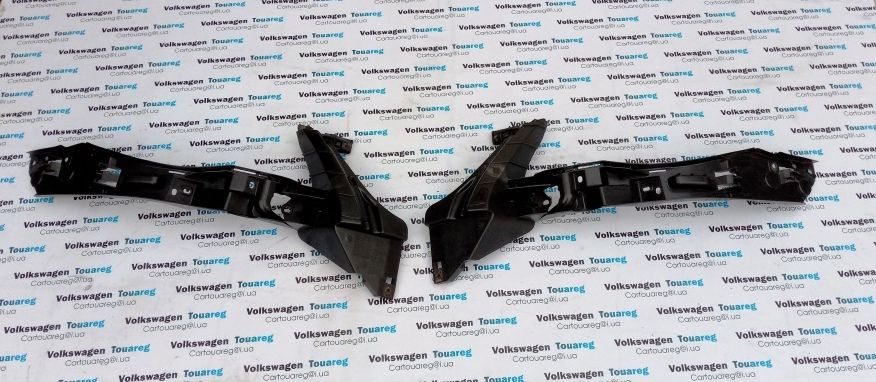 Направляющая переднего бампера Volkswagen Touareg кронштейн крепление