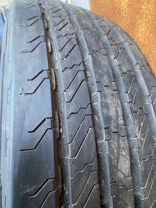 Шини 225.70.19,5 continental