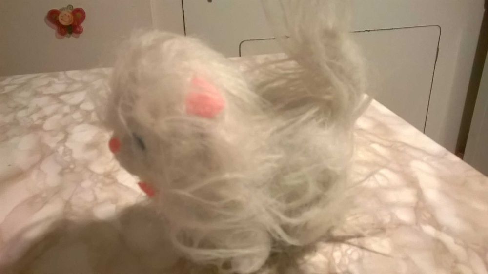 maskotka interaktywna - chodzący kot (rusza głową i ogonem)