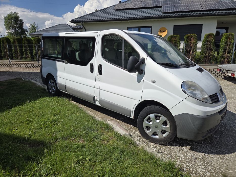 Trafic 9 osobowy 2.0 dci
