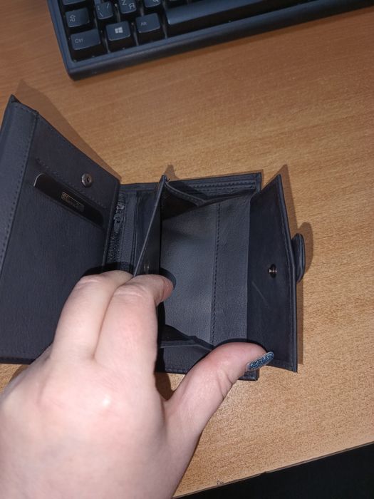 Продам новий  шкіряний чоловічий гаманець!