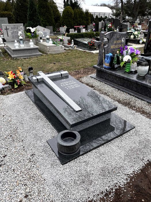 NAGROBEK POMNIK granitowy SARKOFAG Bryła  z Montażem