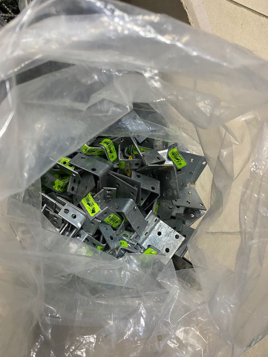 Продам шурупи по дереву, металу, свердла та  кутники